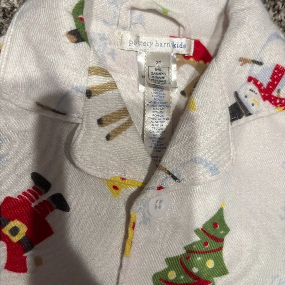 Pottery Barn Kids Santa and Snowflake Pajama Set Size 3T